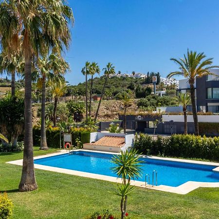 Spacious Beachfront Town House In Estepona With Fully Equipped Kitchen, Pools, Garden, Sea View Екстериор снимка