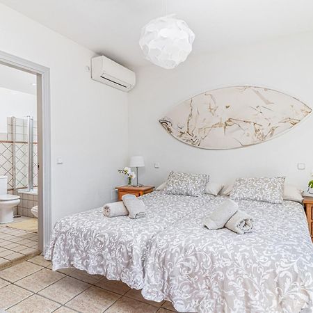 Spacious Beachfront Town House In Estepona With Fully Equipped Kitchen, Pools, Garden, Sea View Екстериор снимка