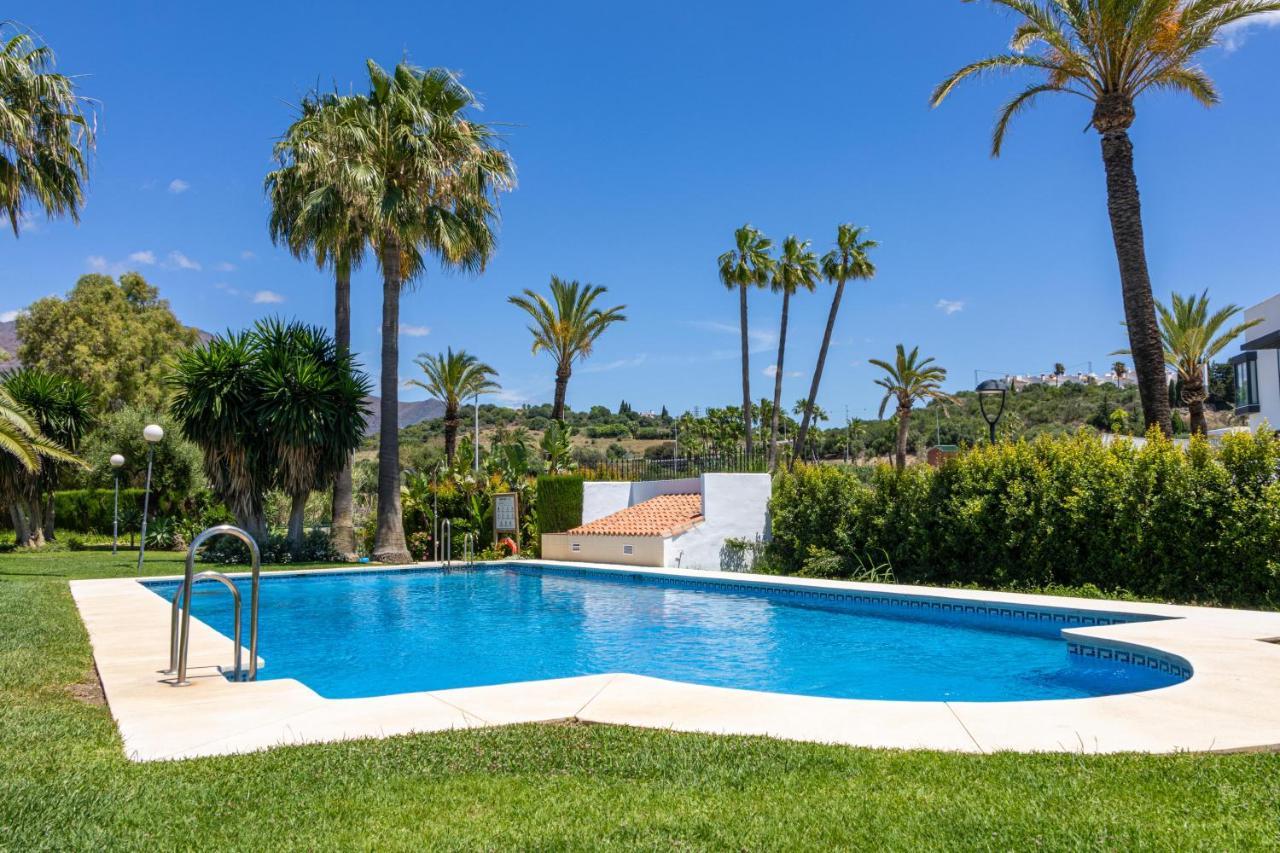 Spacious Beachfront Town House In Estepona With Fully Equipped Kitchen, Pools, Garden, Sea View Екстериор снимка