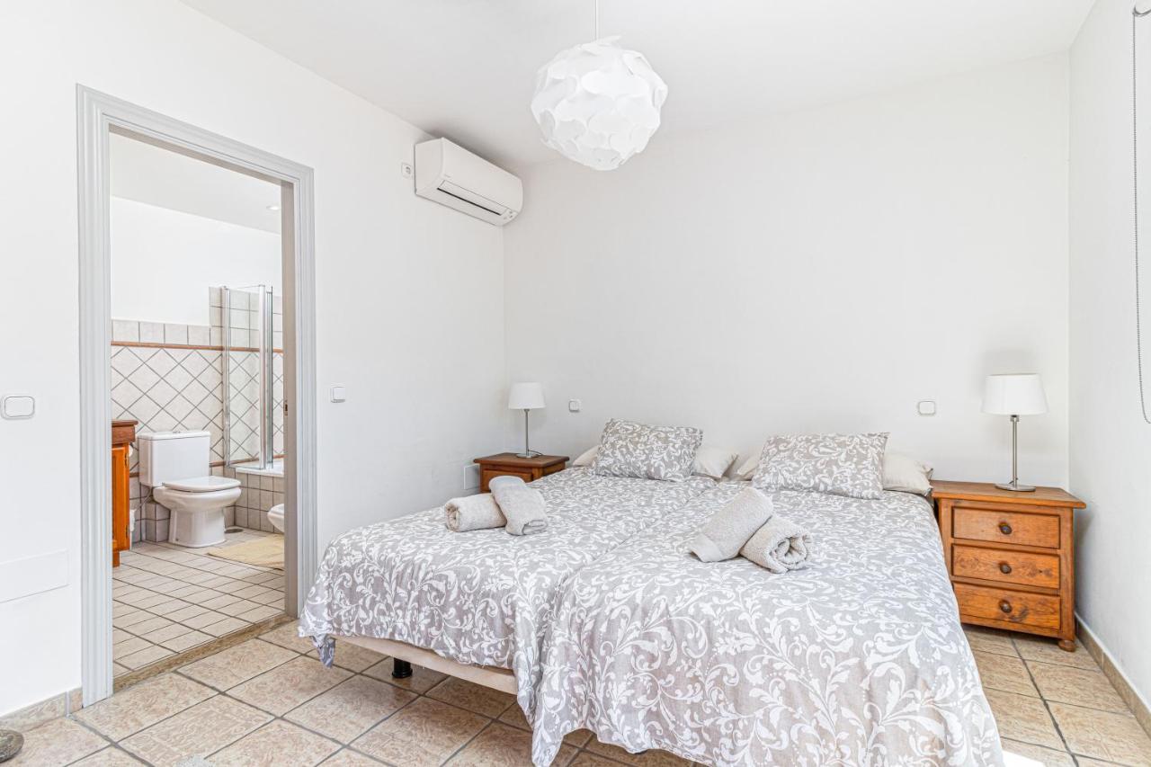 Spacious Beachfront Town House In Estepona With Fully Equipped Kitchen, Pools, Garden, Sea View Екстериор снимка
