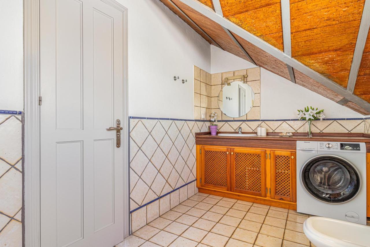 Spacious Beachfront Town House In Estepona With Fully Equipped Kitchen, Pools, Garden, Sea View Екстериор снимка