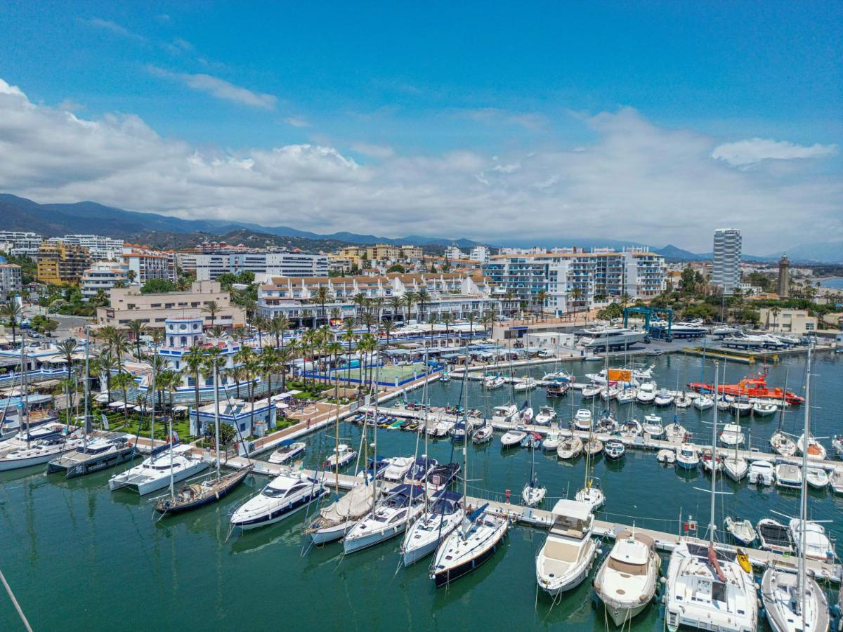 Spacious Beachfront Town House In Estepona With Fully Equipped Kitchen, Pools, Garden, Sea View Екстериор снимка