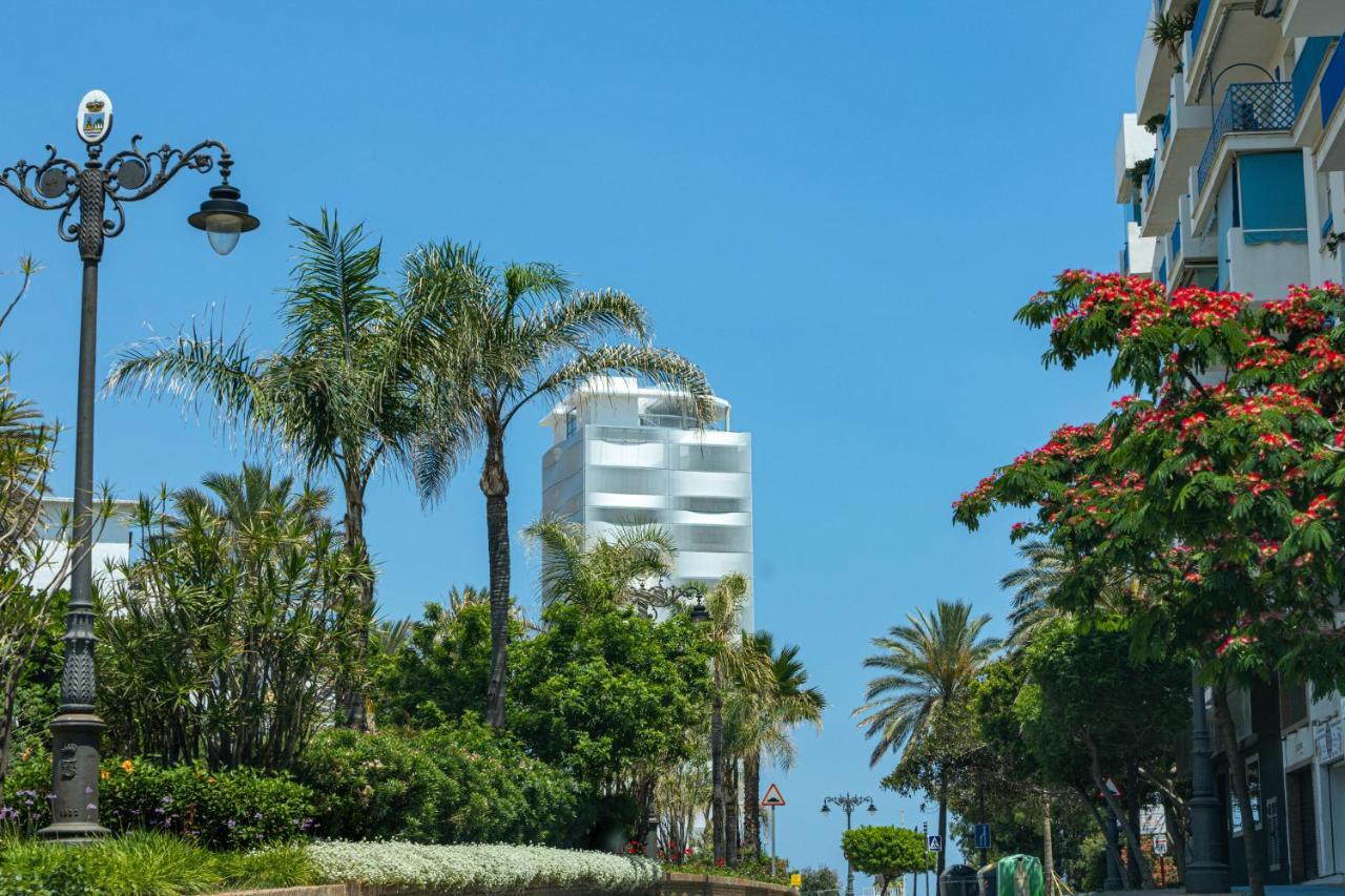 Spacious Beachfront Town House In Estepona With Fully Equipped Kitchen, Pools, Garden, Sea View Екстериор снимка