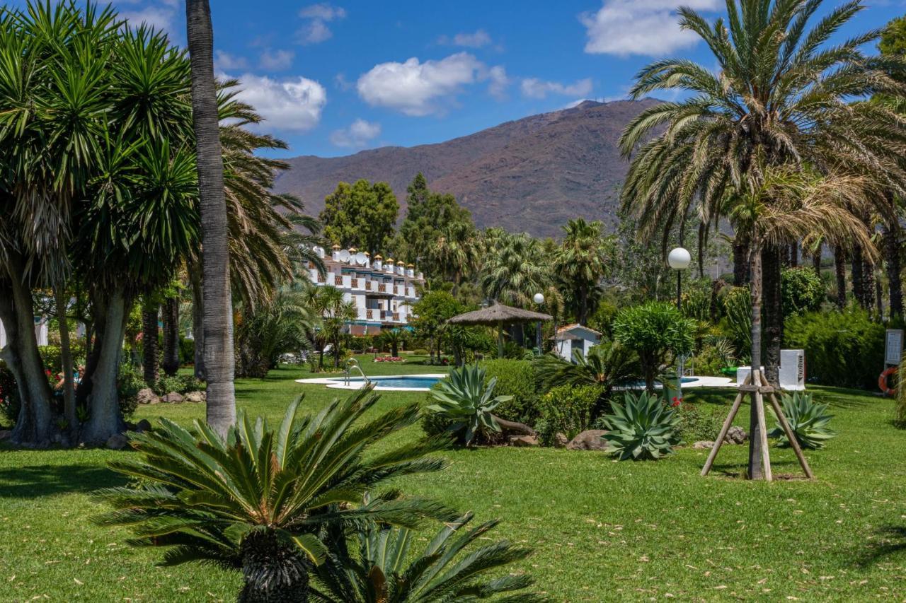 Spacious Beachfront Town House In Estepona With Fully Equipped Kitchen, Pools, Garden, Sea View Екстериор снимка